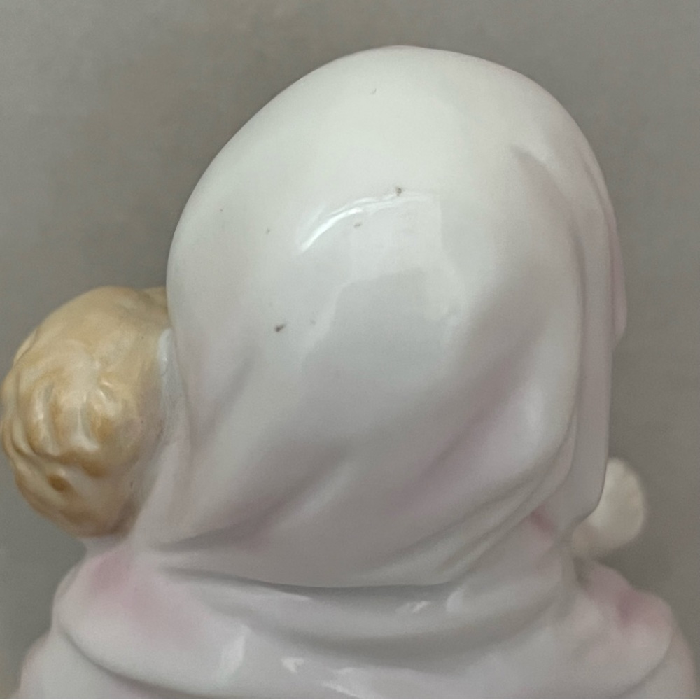 Virgin Mary & Child Statue - Picture 12 of 13
